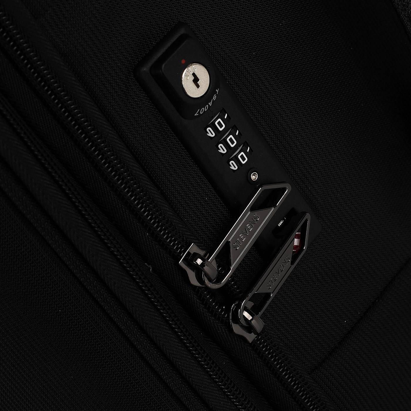 Чемодан большой L тканевый с кодовым замком Stevens Urban