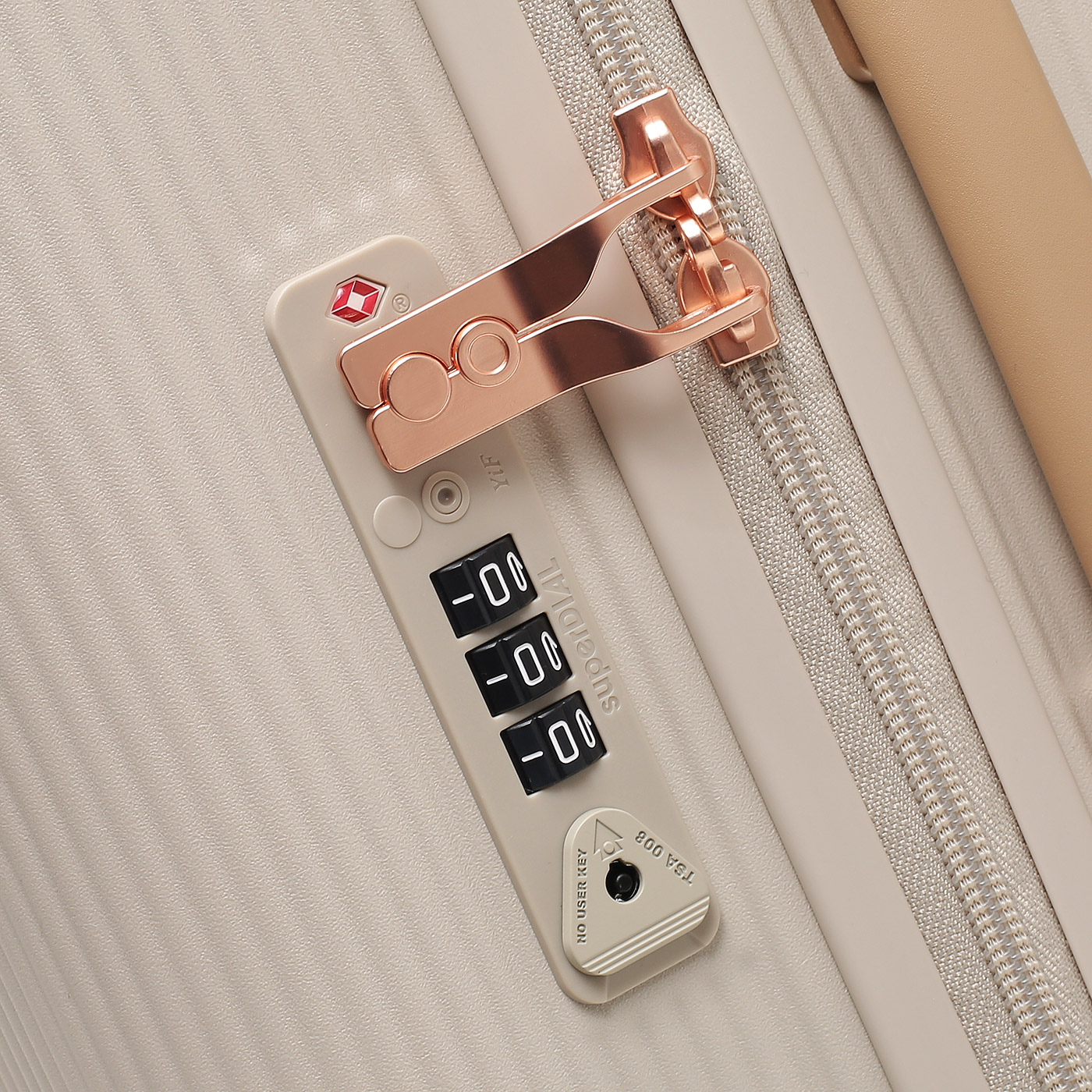 Чемодан средний M из поликарбоната Echolac Dynasty VLX