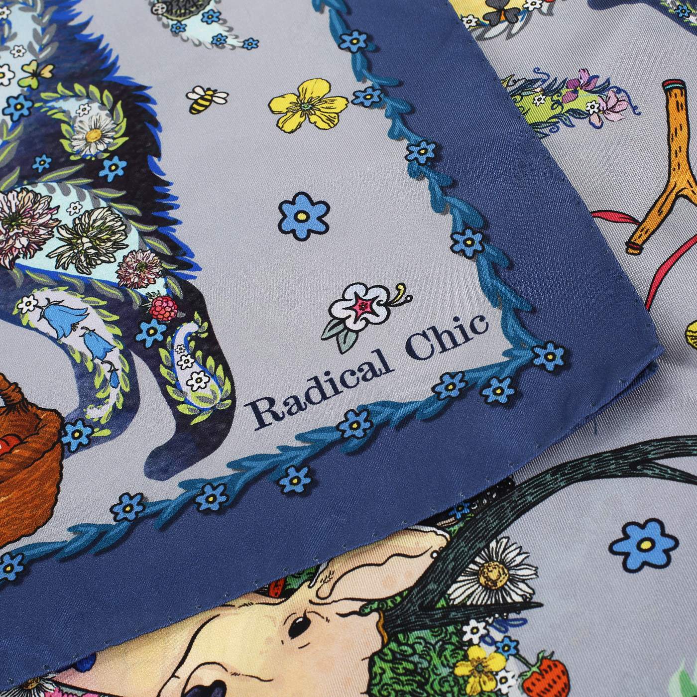 Шелковый платок с цветным принтом Radical Chic Quest