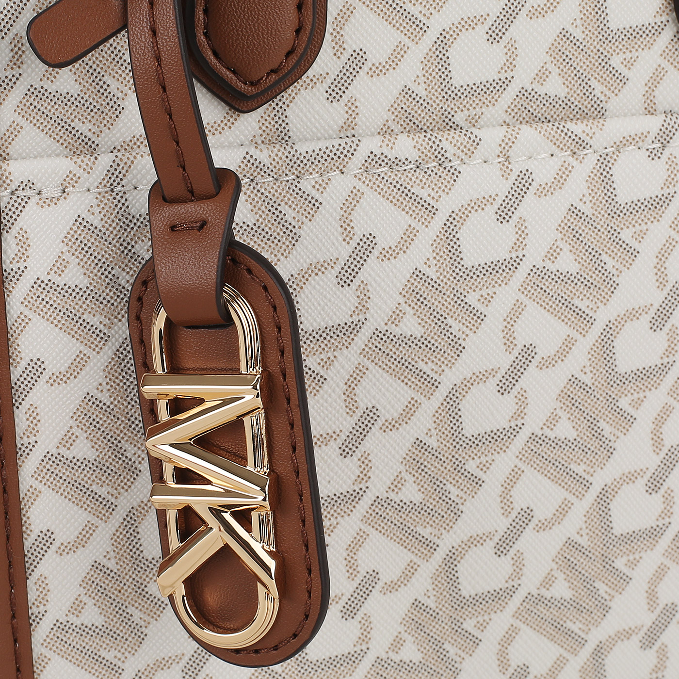 Сумка с фирменным брелоком Michael Kors Gigi
