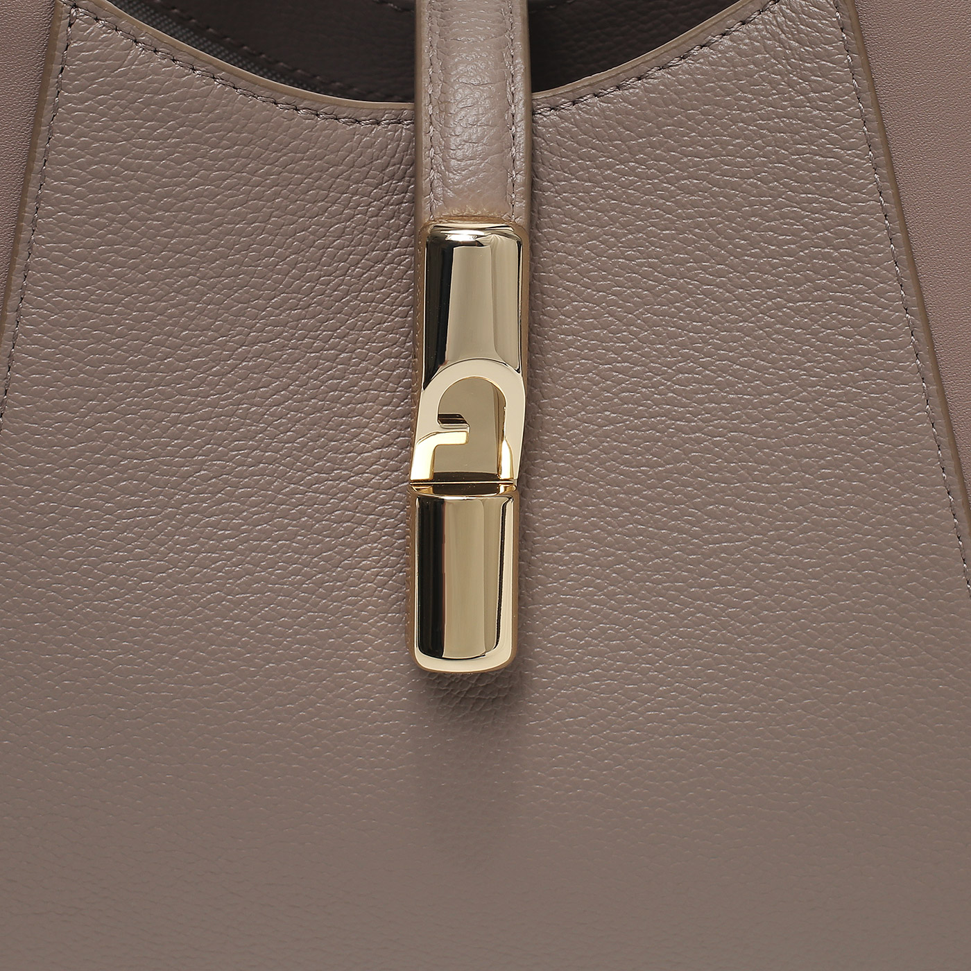 Кожаная сумка Furla Goccia